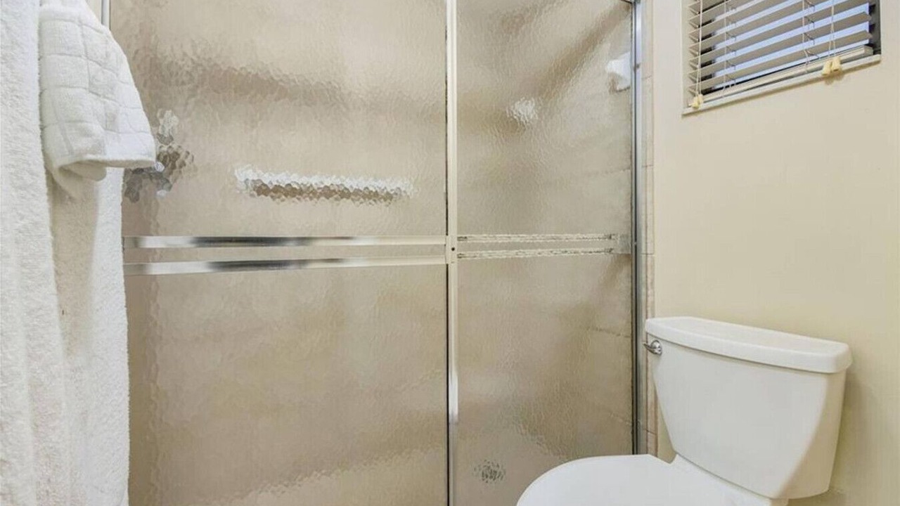 Photo of Bathroom in Park Shore