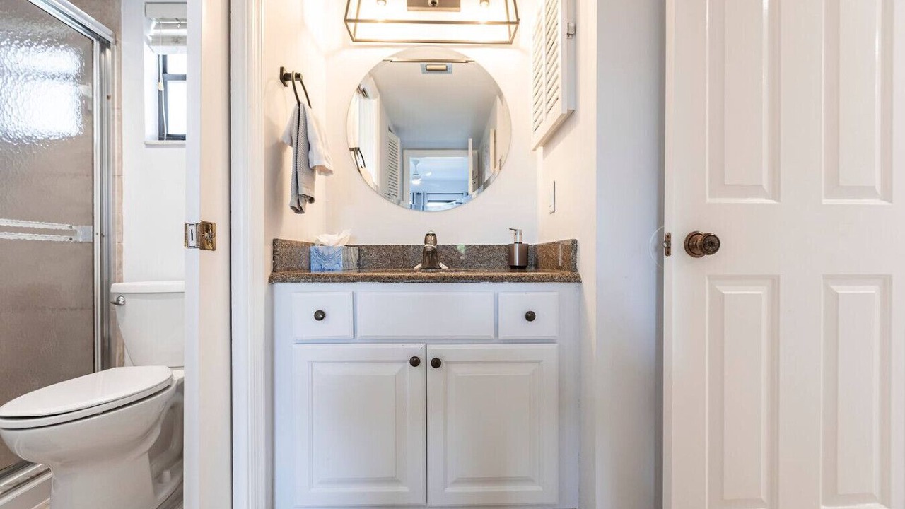 Photo of Bathroom in Park Shore