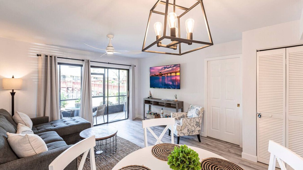 Photo of Livingroom in Park Shore