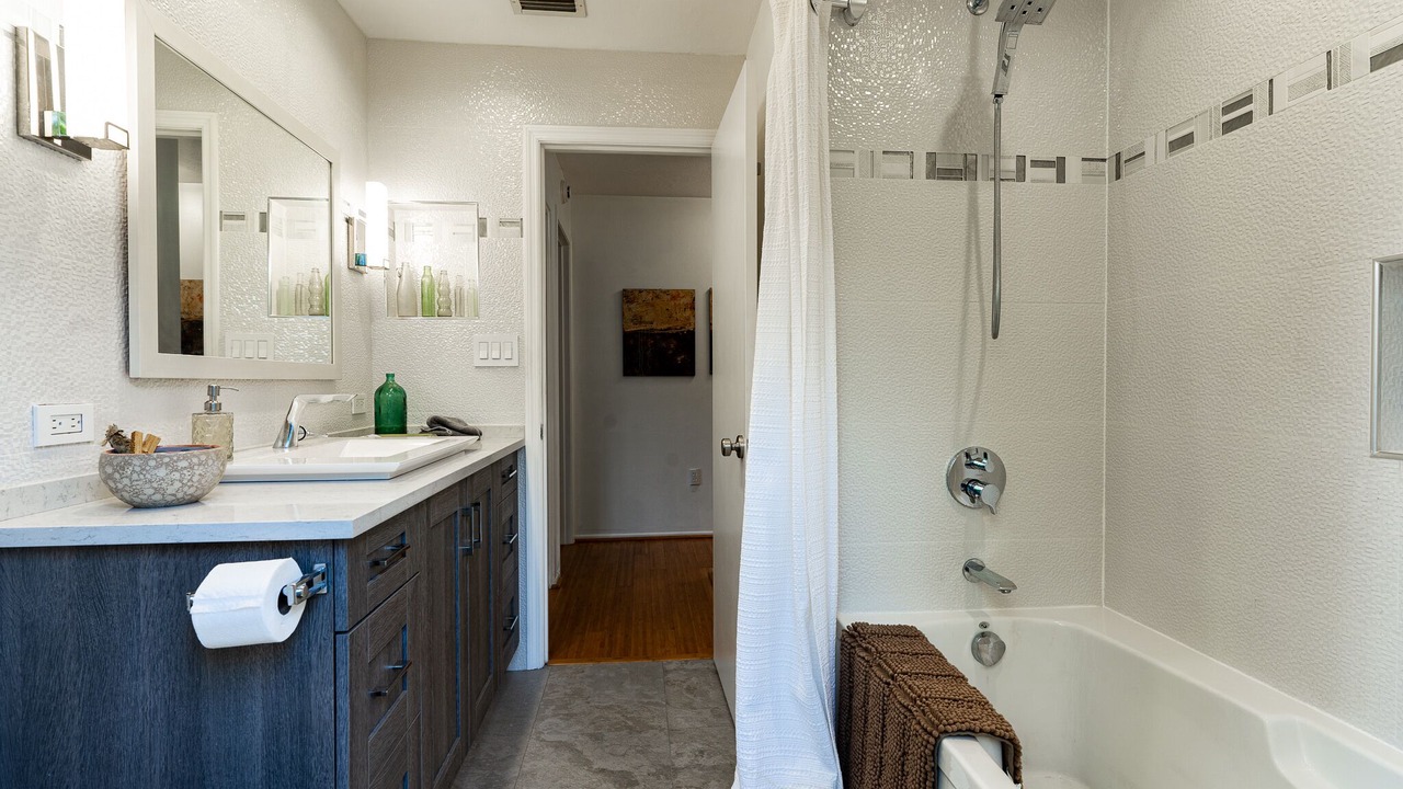 Photo of Bathroom in Indian Beach Sapphire Shores