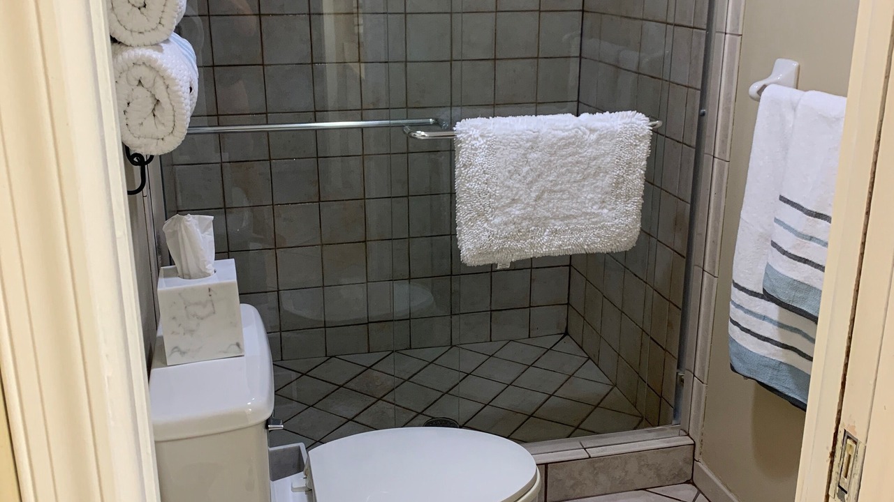 Photo of Bathroom in Vanderbilt Beach