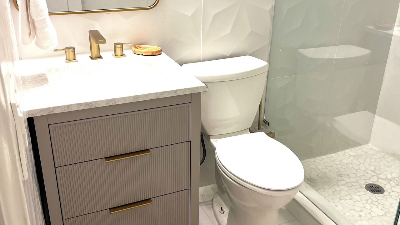 Photo of Bathroom in Lake Clarke Shores