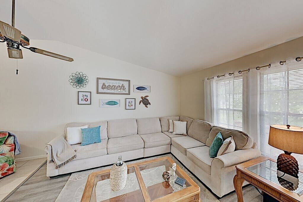 Photo of Livingroom in Riverbend Country Club