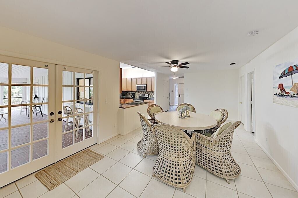 Photo of Livingroom in Riverbend Country Club