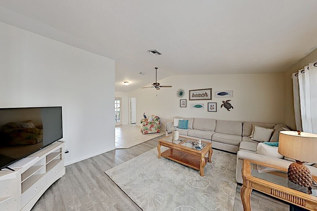 Photo of Livingroom in Riverbend Country Club