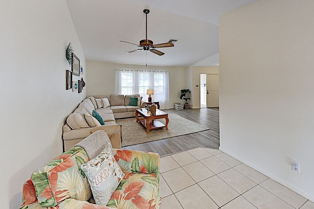Photo of Livingroom in Riverbend Country Club