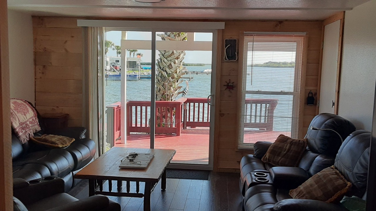 Photo of Livingroom in Oak Hill