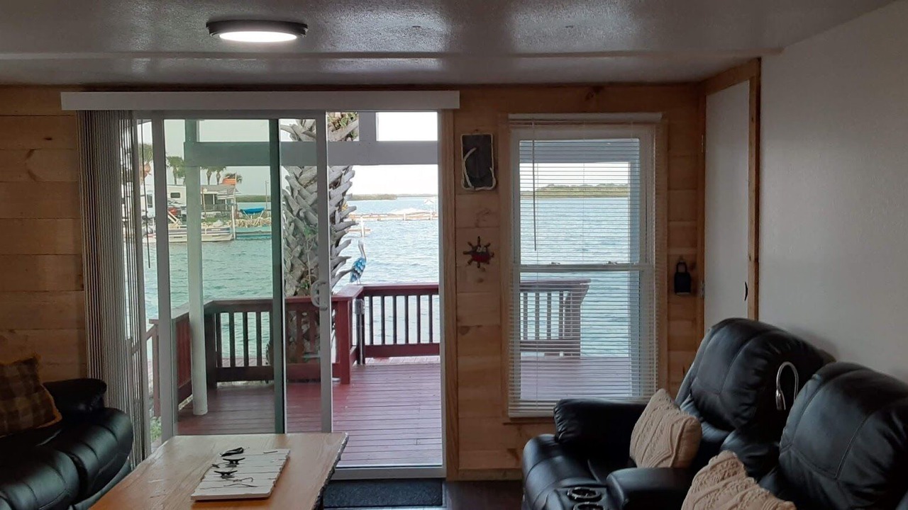 Photo of Livingroom in Oak Hill