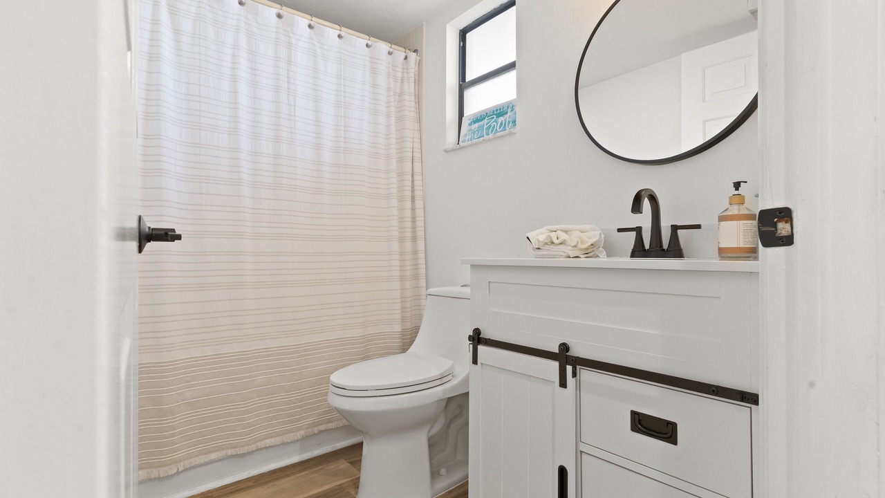 Photo of Bathroom in Park Shore