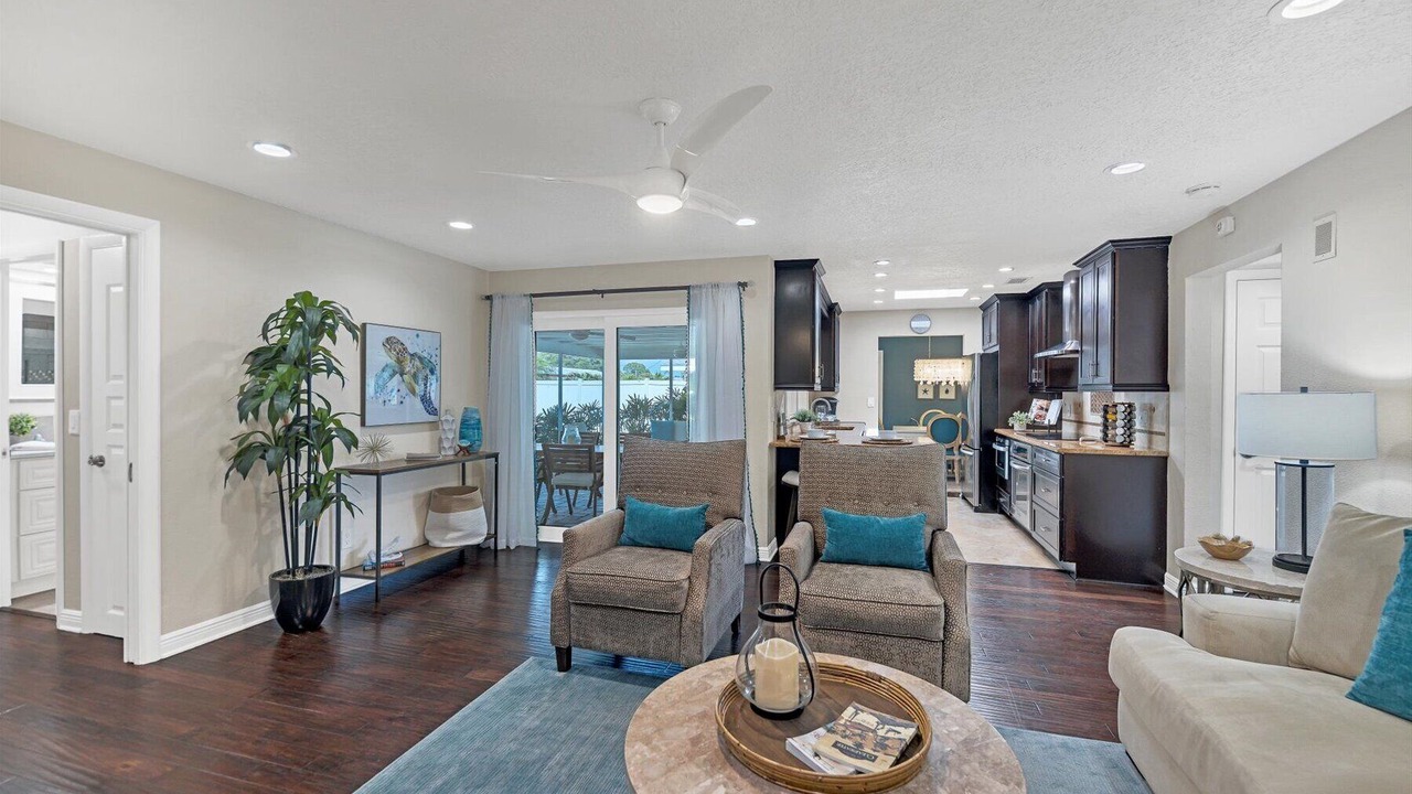 Photo of Livingroom in Harbor Hills