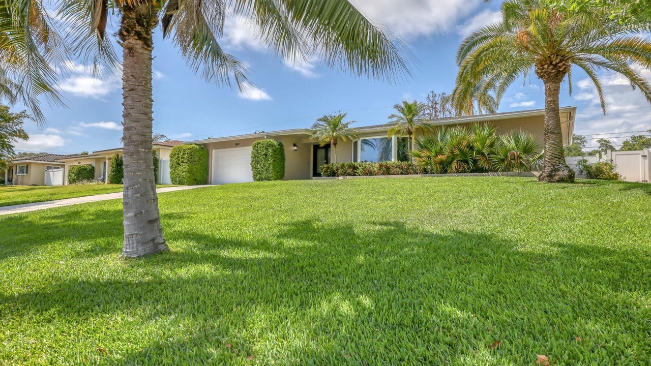 Photo of Outdoor in Harbor Hills