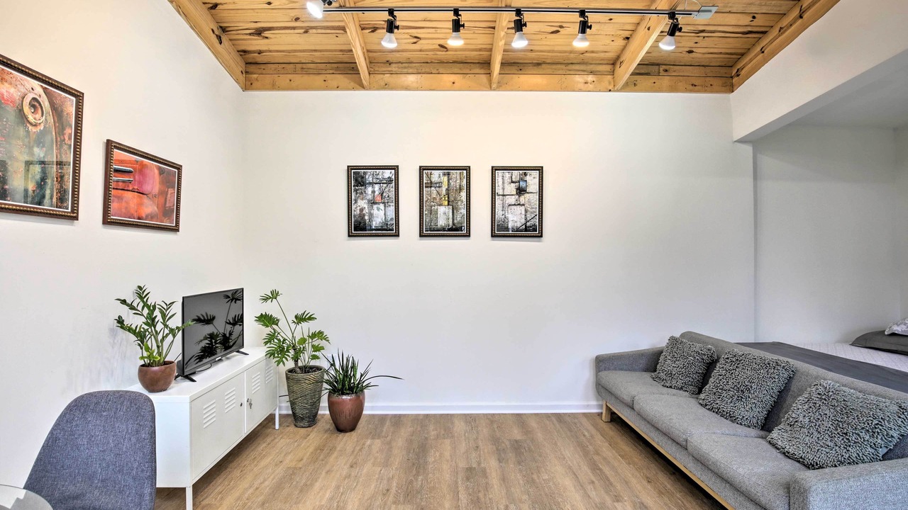 Photo of Livingroom in St. Elmo Improvement League