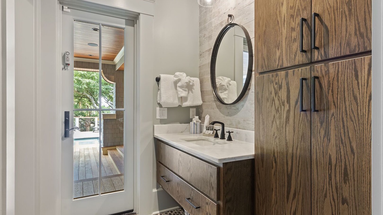 Photo of Bathroom in Vanderhorst Plantation