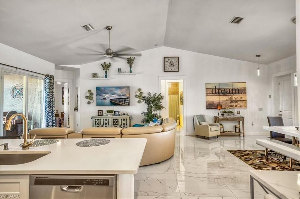 Photo of Livingroom in Mariner