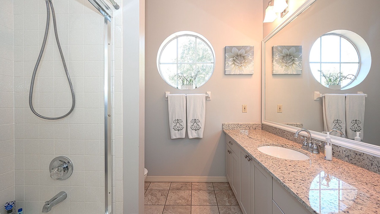 Photo of Bathroom in Park Shore
