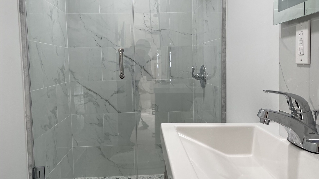 Photo of Bathroom in Lake Worth Corridor