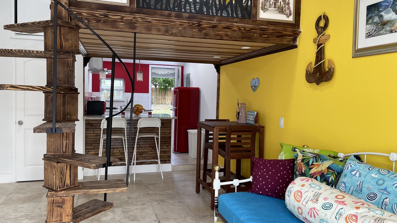 Photo of Livingroom in Lake Worth Corridor