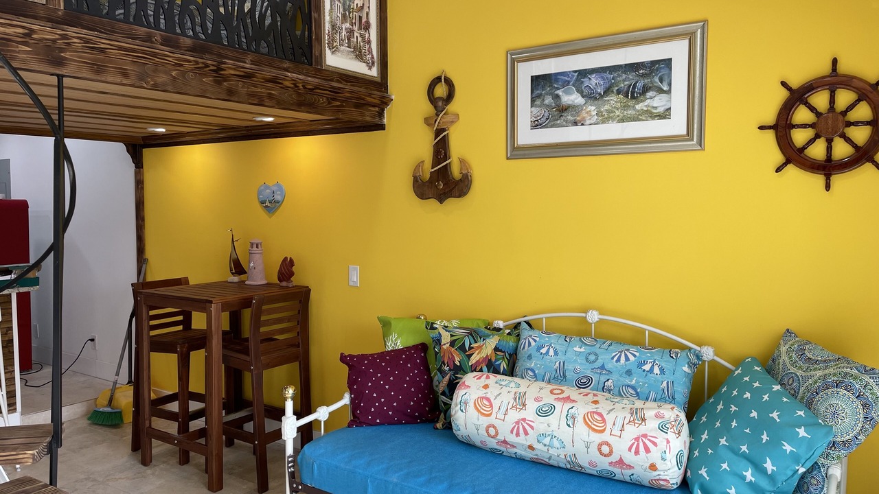 Photo of Livingroom in Lake Worth Corridor