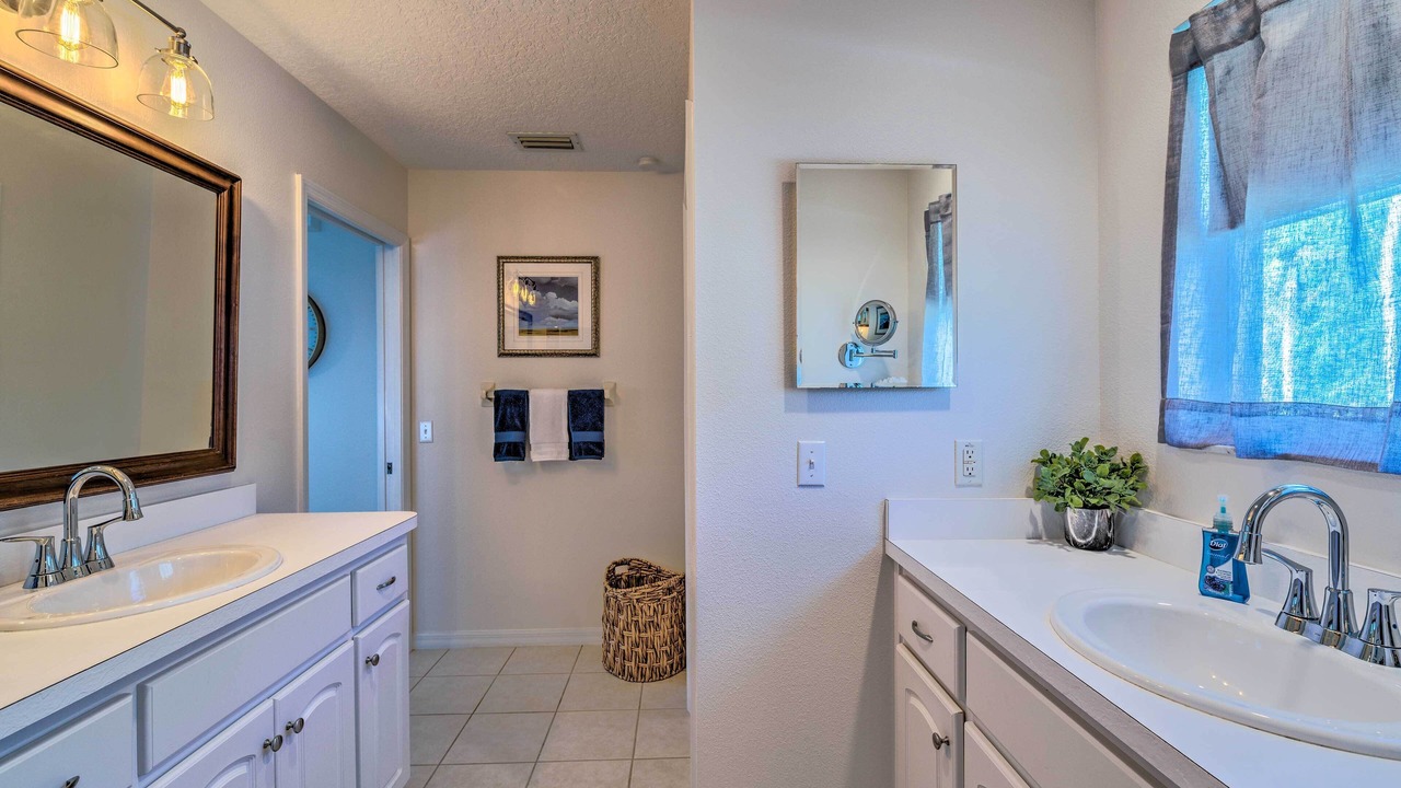 Photo of Bathroom in Yankeetown