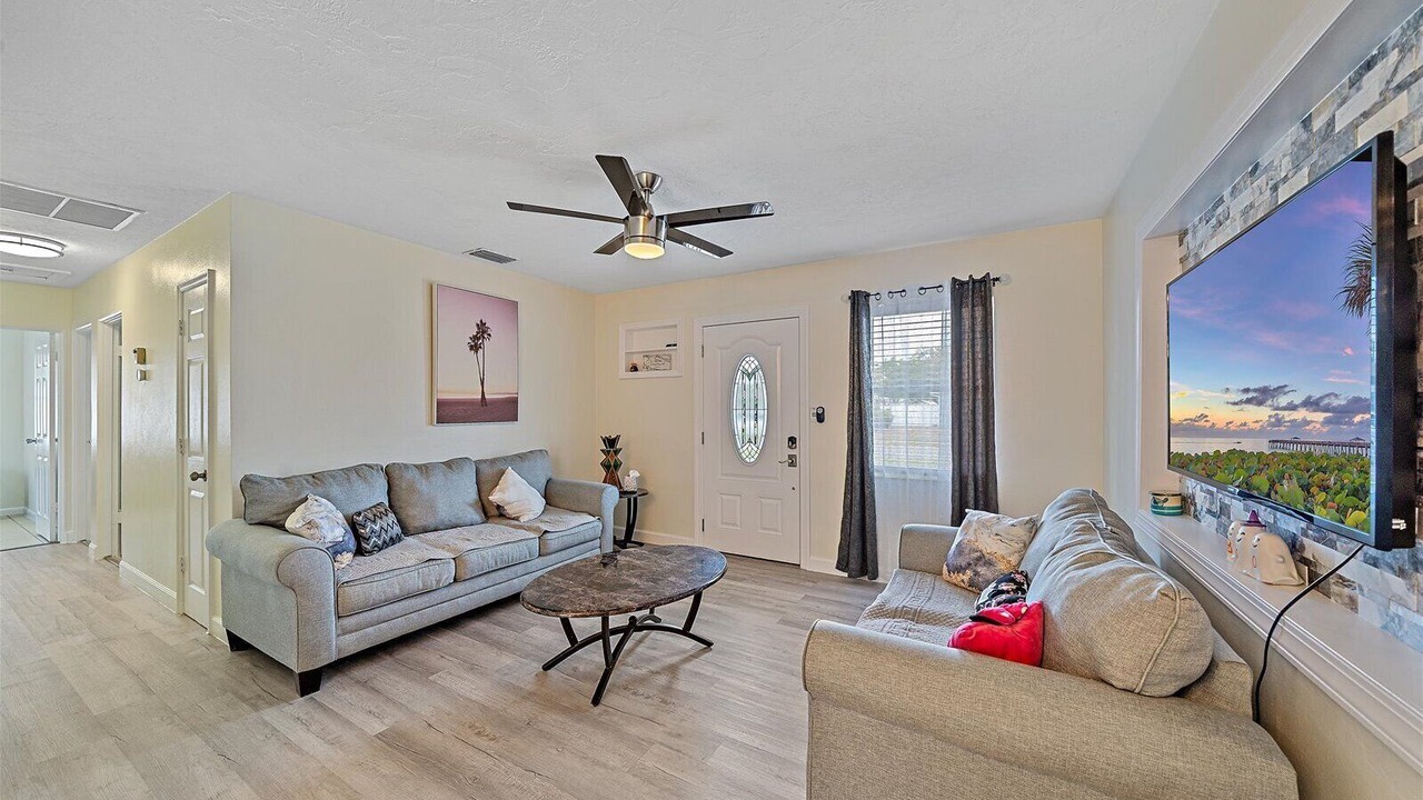 Photo of Livingroom in Trailer Estates