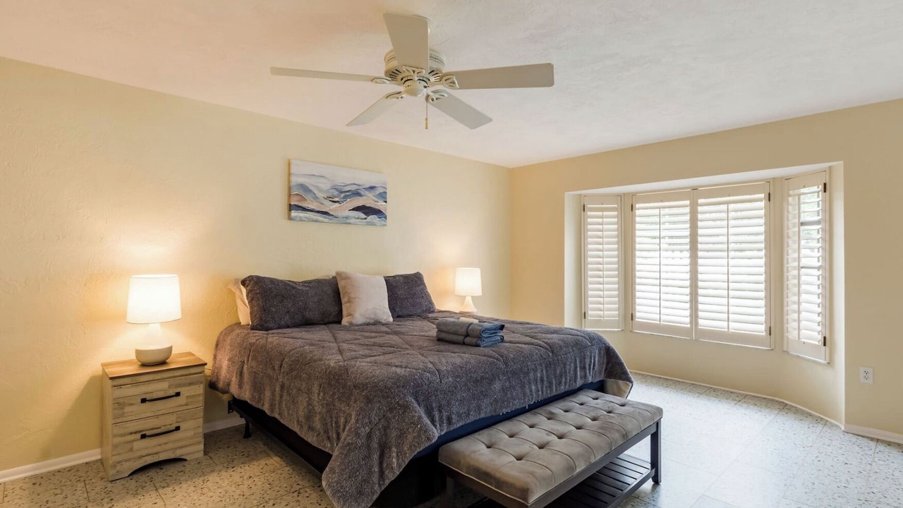 Photo of Bedroom in Gulf Gate Estates