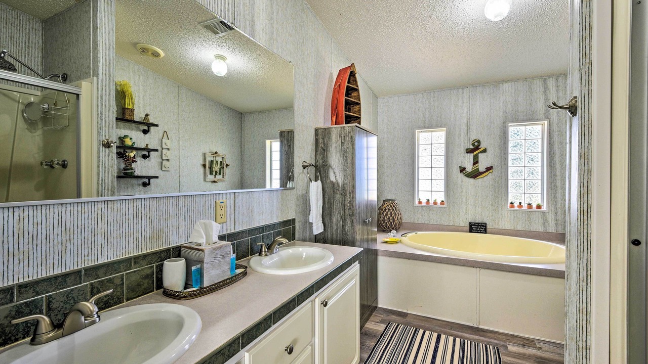 Photo of Bathroom in Crescent City