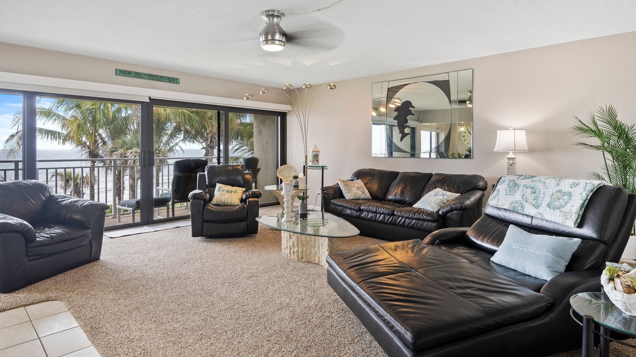 Photo of Livingroom in New Smyrna Beach