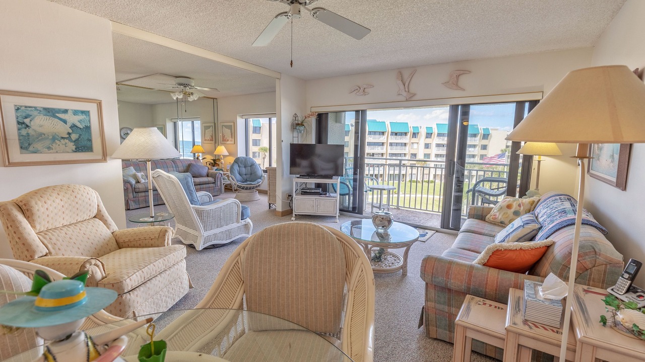 Photo of Livingroom in New Smyrna Beach