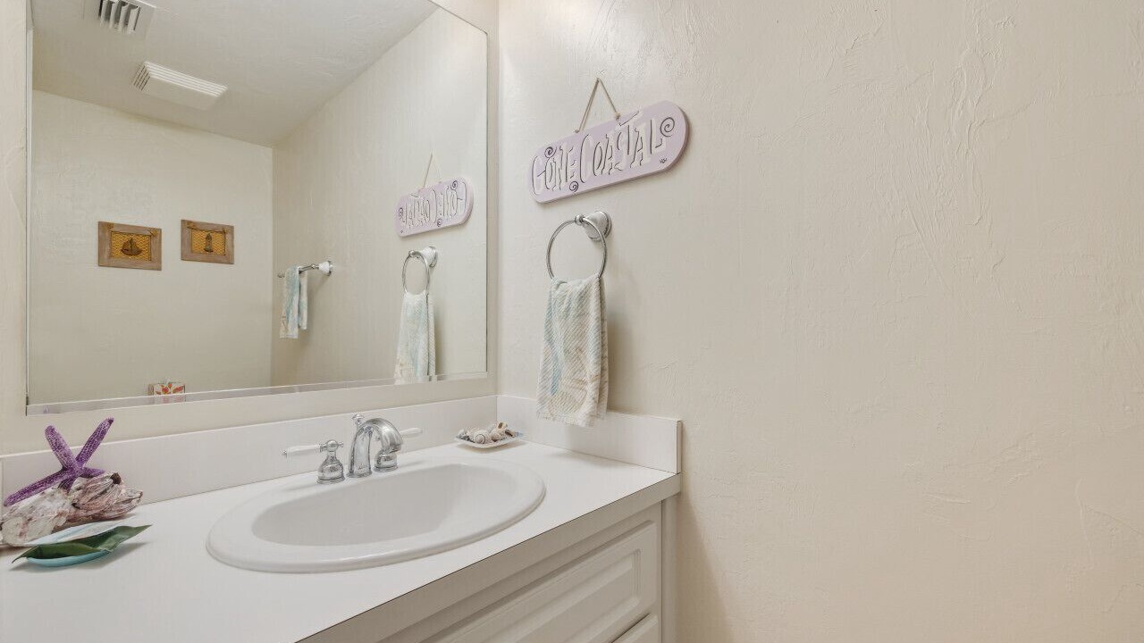 Photo of Bathroom in Cedar Key