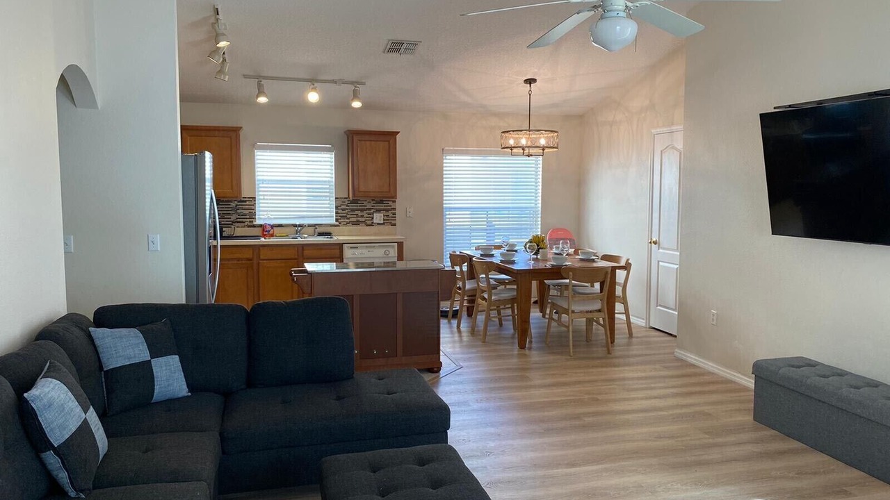 Photo of Livingroom in Sandy Ridge