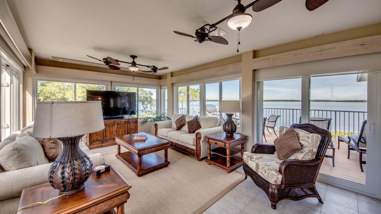Photo of Livingroom in Mid Island