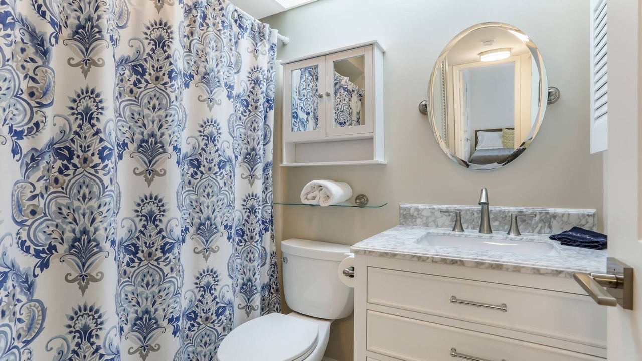 Photo of Bathroom in Park Shore