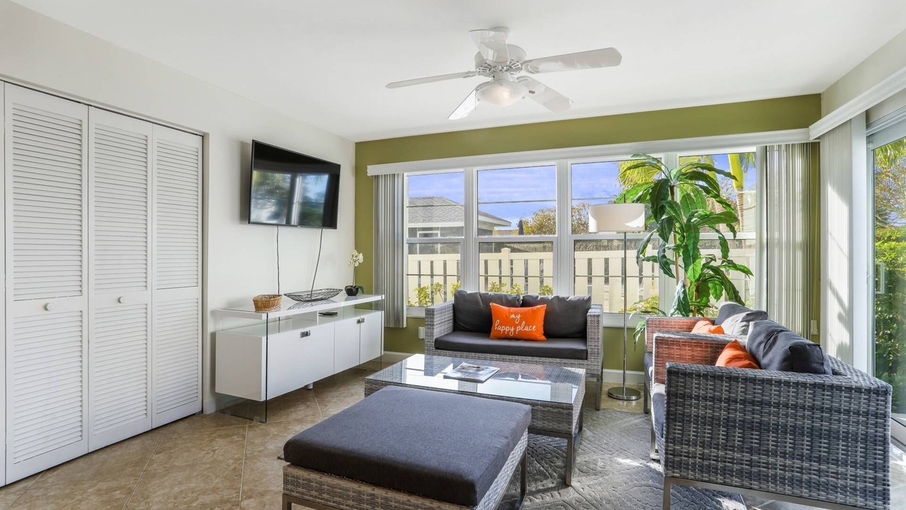 Photo of Livingroom in Park Shore