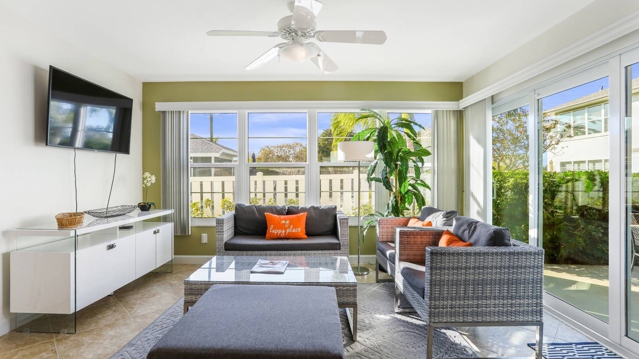 Photo of Livingroom in Park Shore
