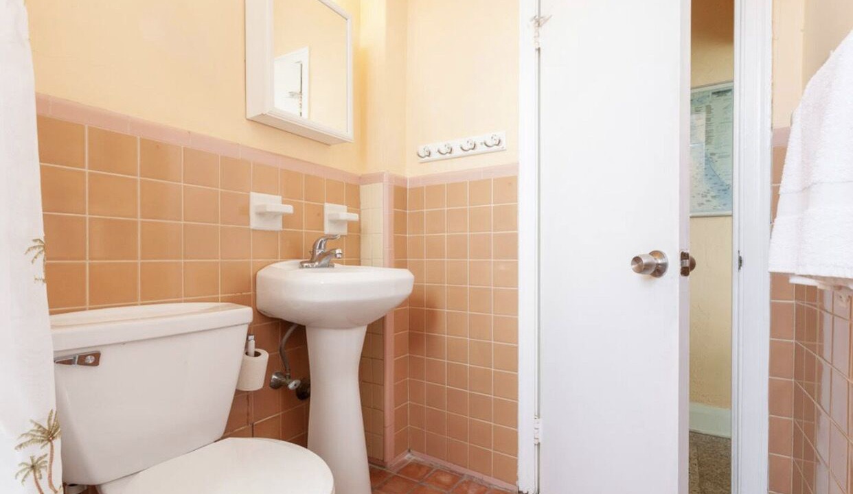 Photo of Bathroom in Golden Beach