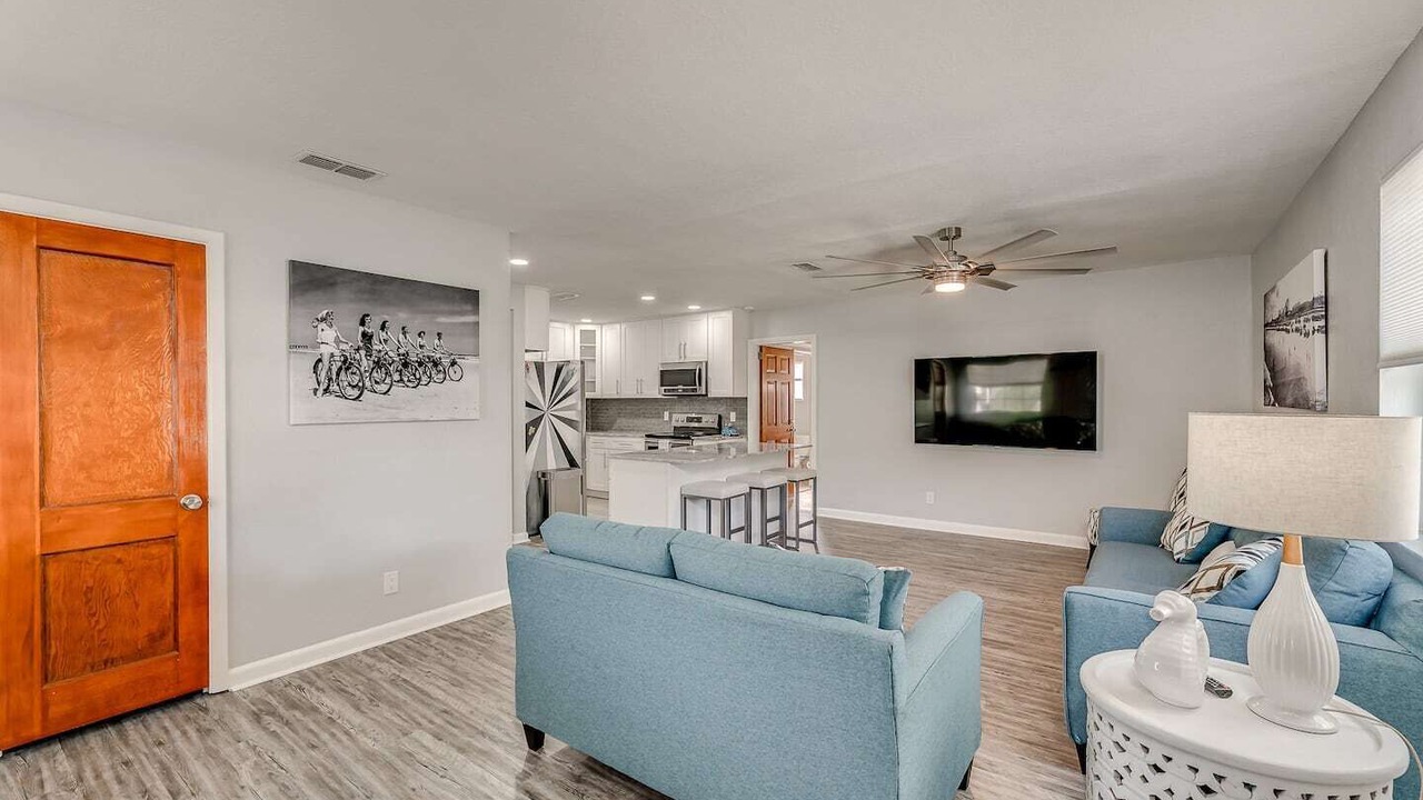 Photo of Livingroom in Jacksonville Beach