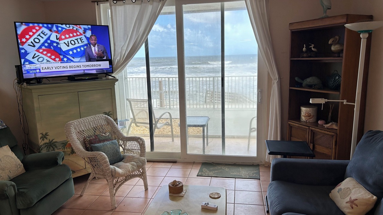 Photo of Livingroom in Curran Shores North