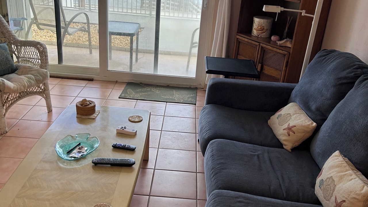 Photo of Livingroom in Curran Shores North