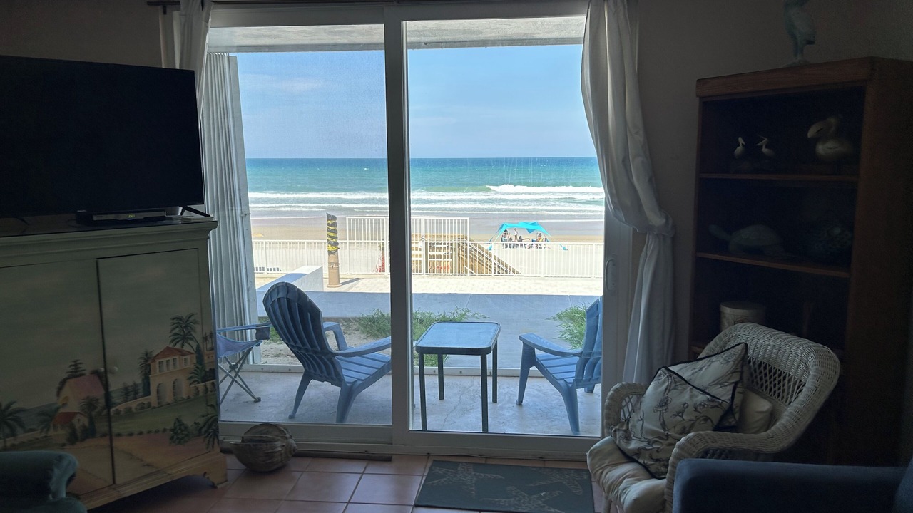 Photo of Livingroom in Curran Shores North