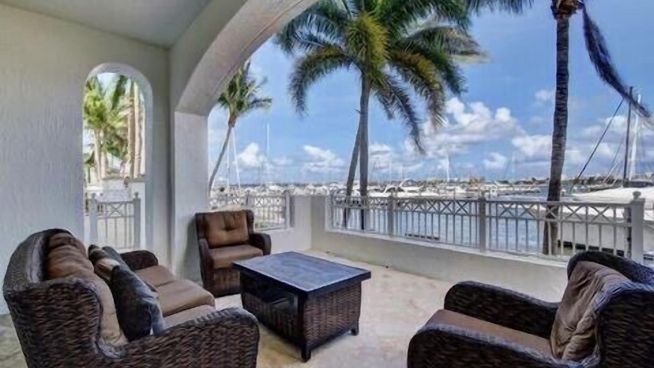Photo of Patio Balcony in East Ocean Ave