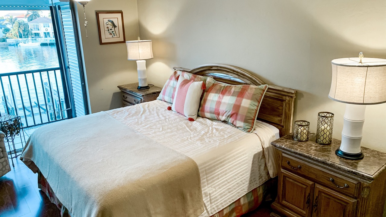 Photo of Bedroom in Vanderbilt Beach