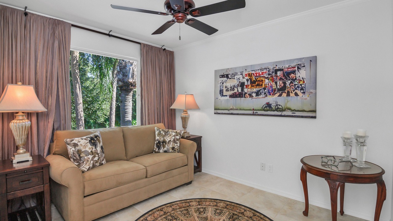 Photo of Livingroom in Imperial Golf Estates