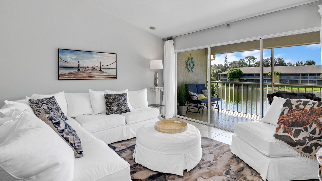 Photo of Livingroom in Imperial Golf Estates