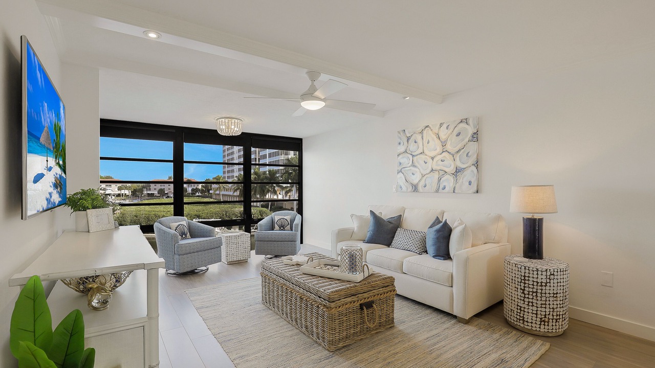 Photo of Livingroom in Vanderbilt Beach