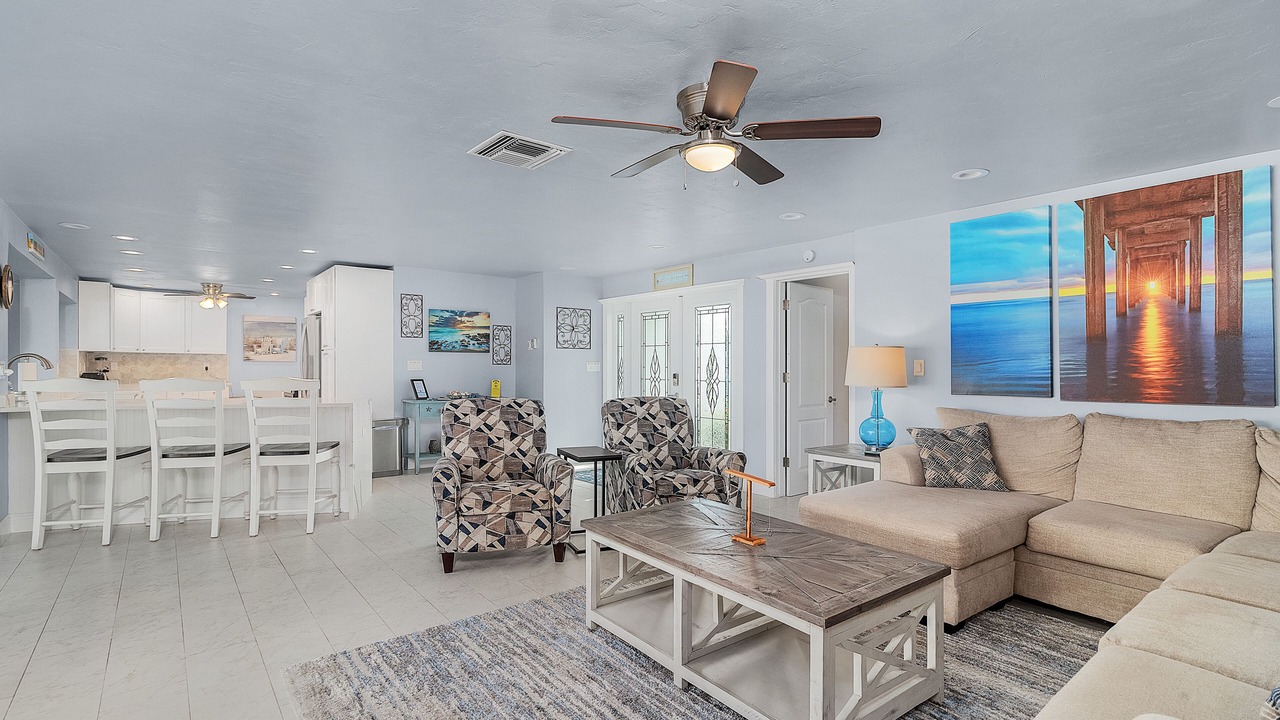 Photo of Livingroom in Yacht Club