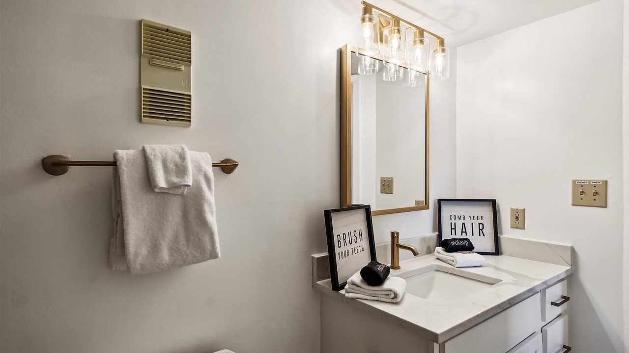Photo of Bathroom in Holiday Isle