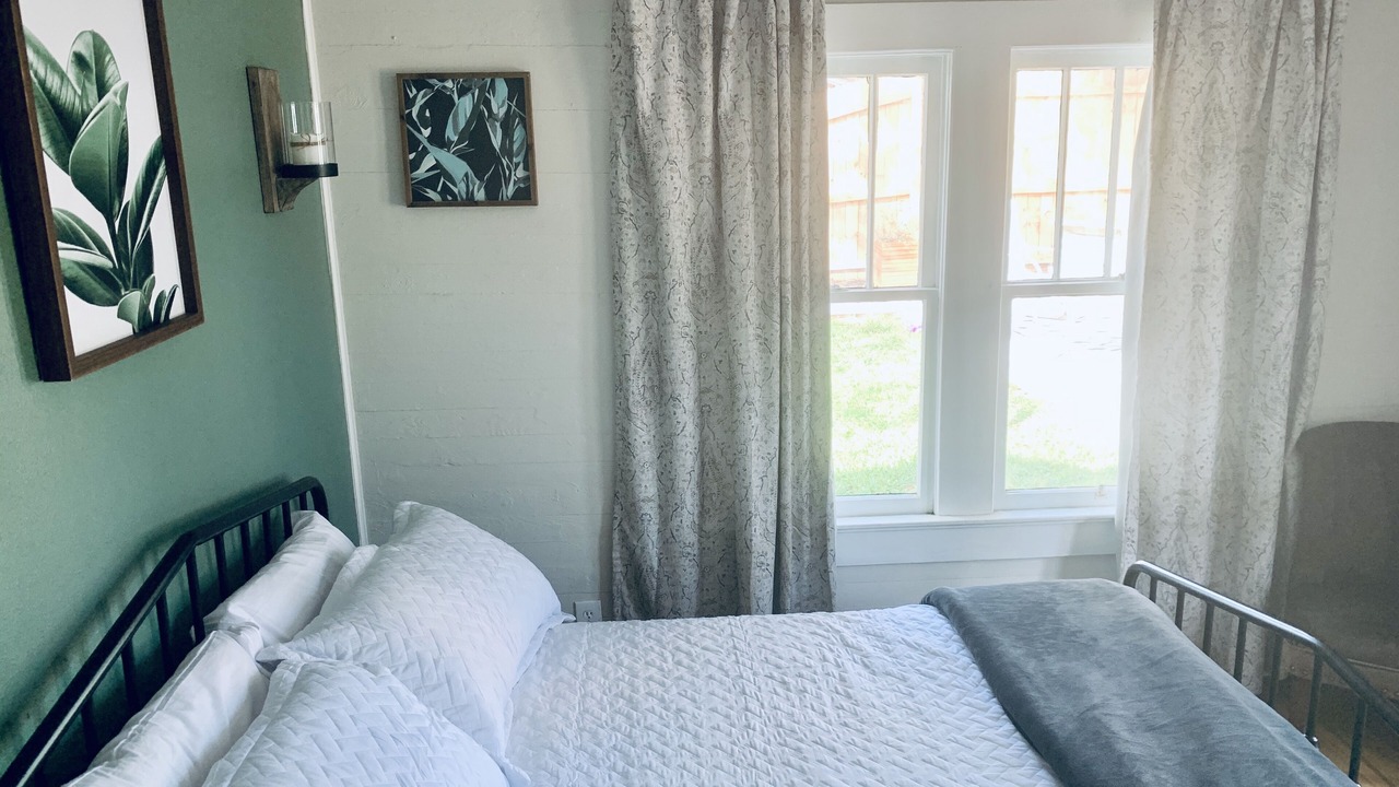 Photo of Bedroom in Old East Hill