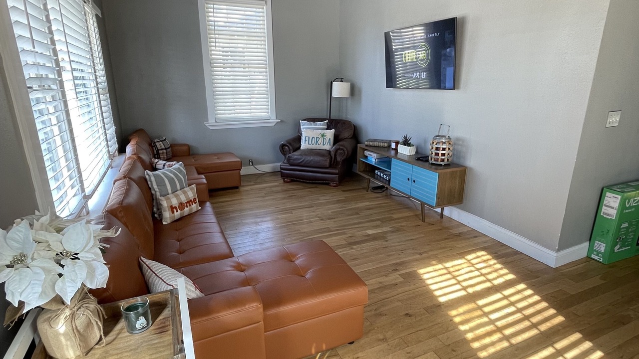 Photo of Livingroom in Old East Hill