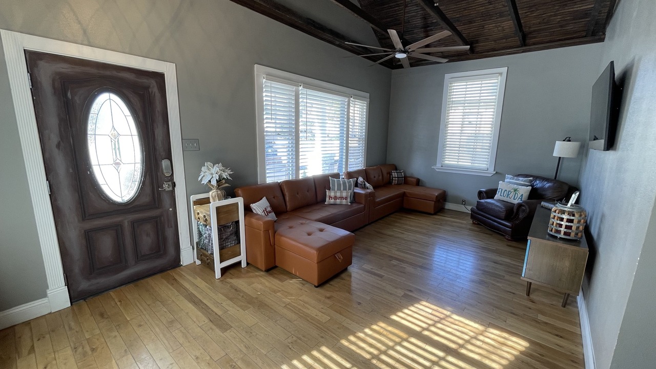 Photo of Livingroom in Old East Hill
