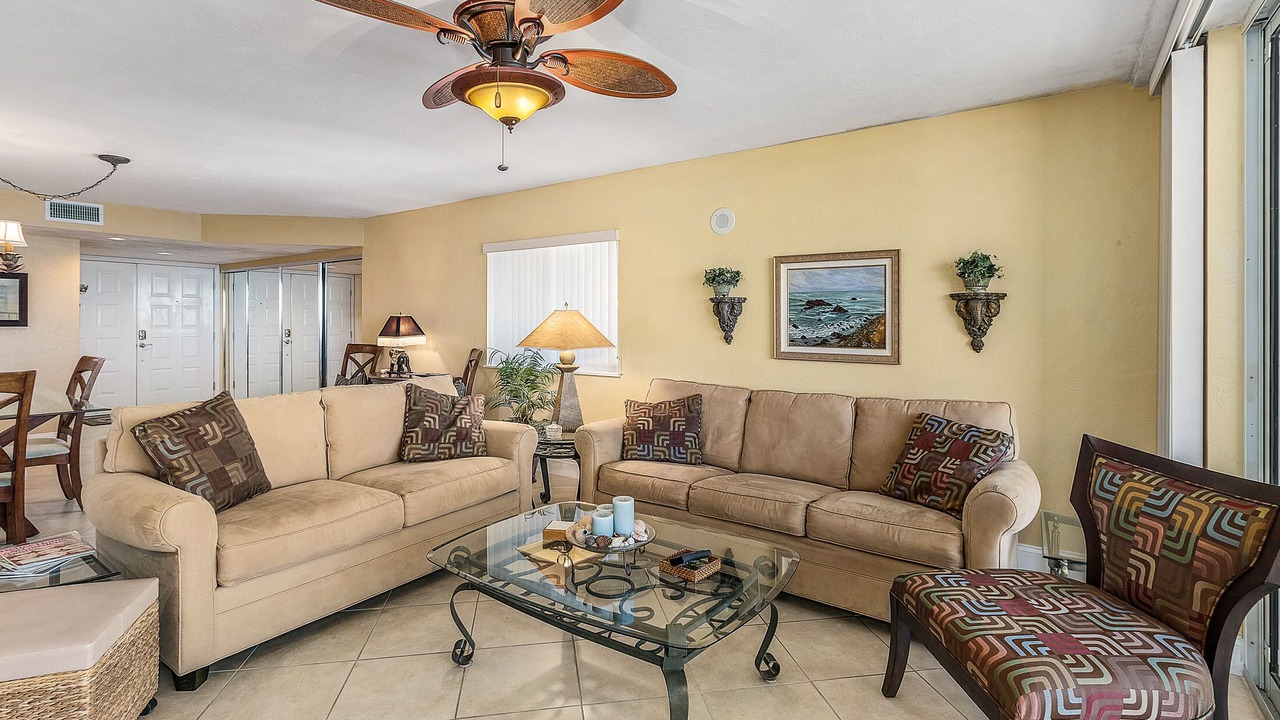 Photo of Livingroom in Mid Island